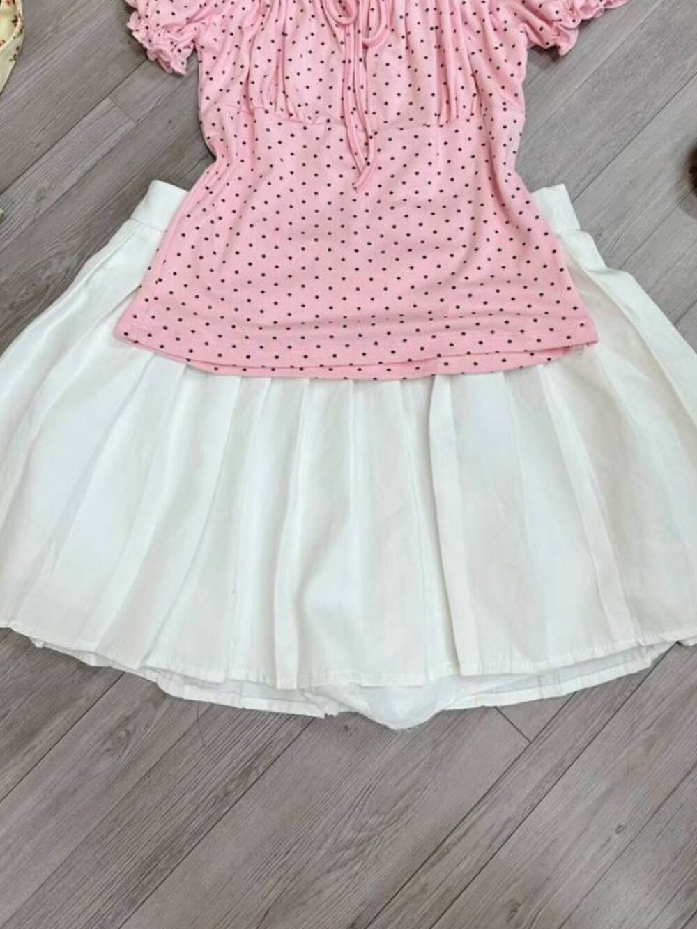 Pink Polka Dot Off Shoulder Top & White Pleated Skirt Set - Picture 4 of 5